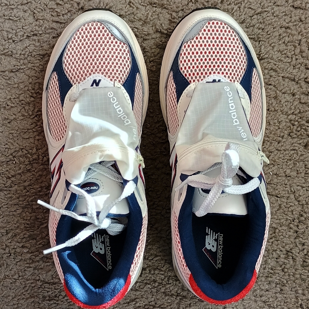New Balance 2002R Pouch Navy Red men's size 9 - Picture 8 of 9